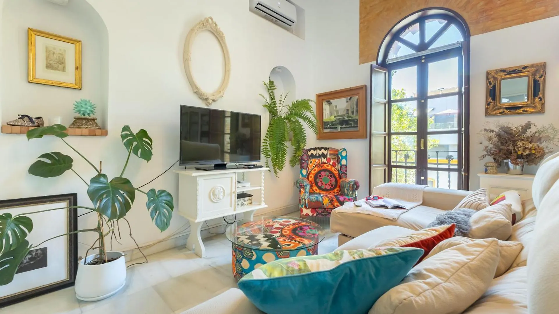Charming 2 Bedroom Boutique Triplex Apartment With Private Terrace At Seville City Center By Ocityzen