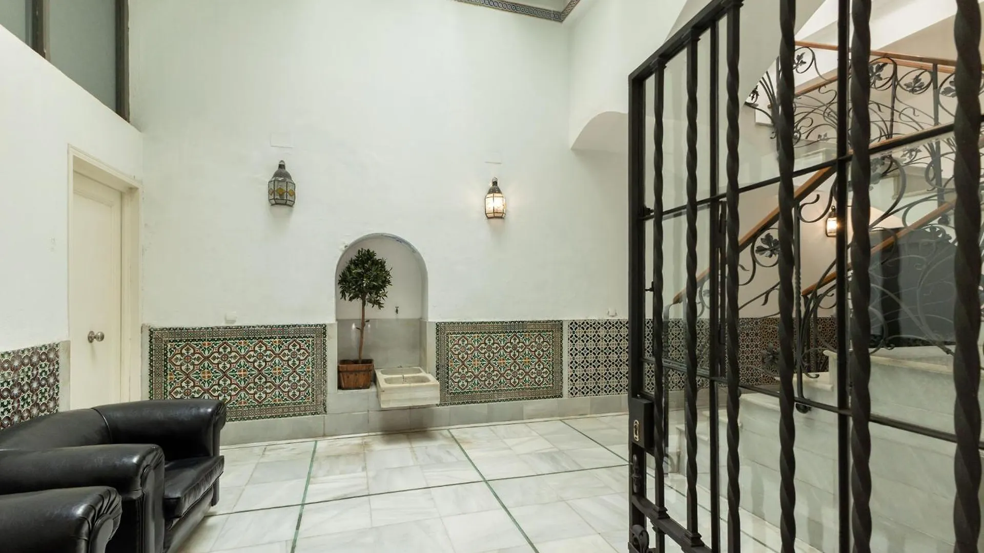 Charming 2 Bedroom Boutique Triplex Apartment With Private Terrace At Seville City Center By Ocityzen